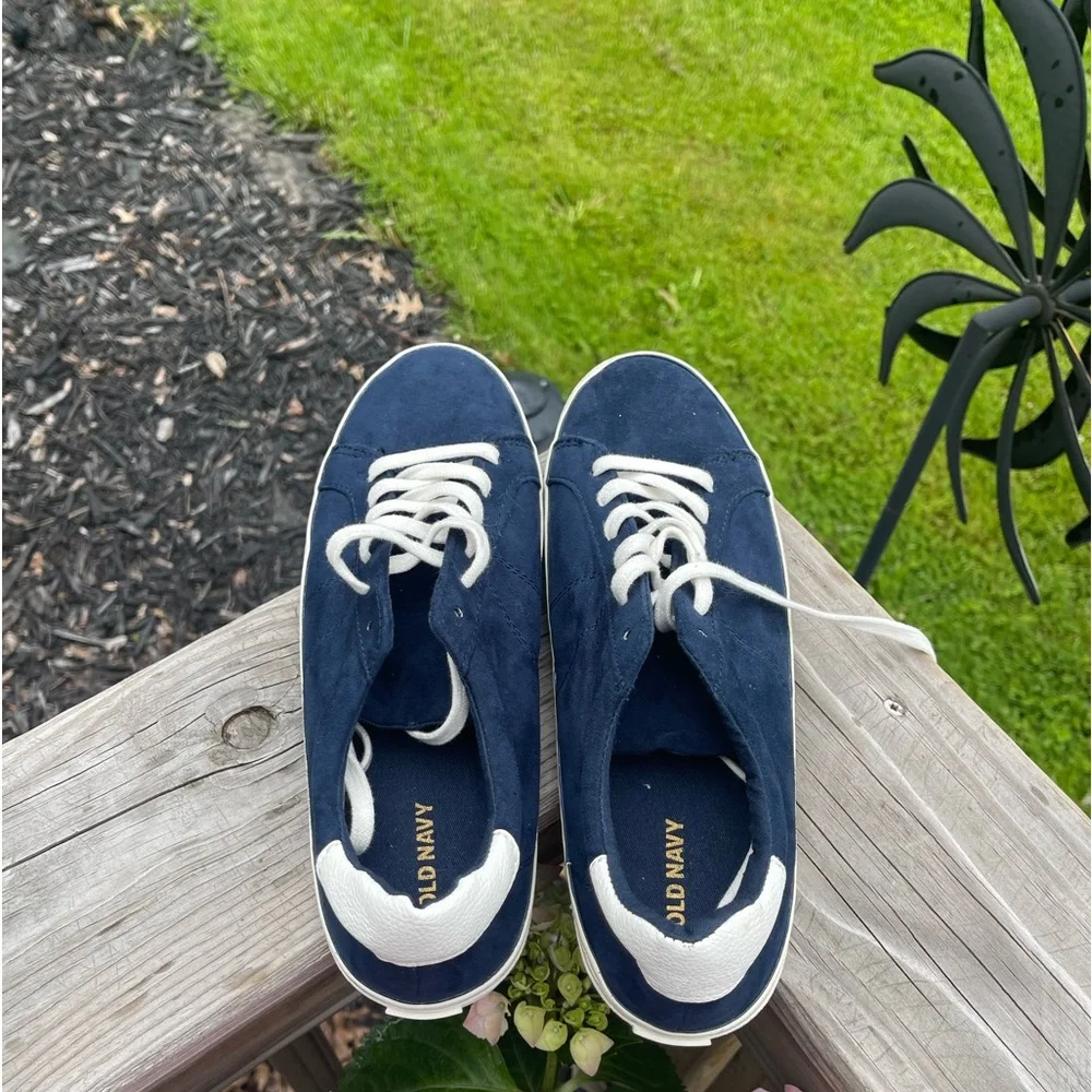 Old navy court shoes- size 9 - Picture 1 of 5